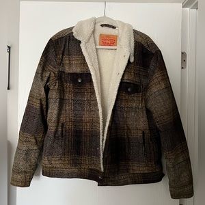 Levi’s plaid Sherpa lined men’s jacket